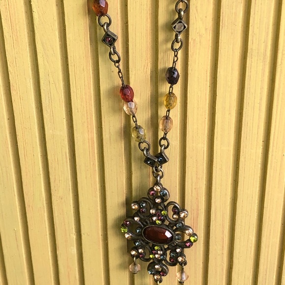 Pretty Necklace - Picture 2 of 4